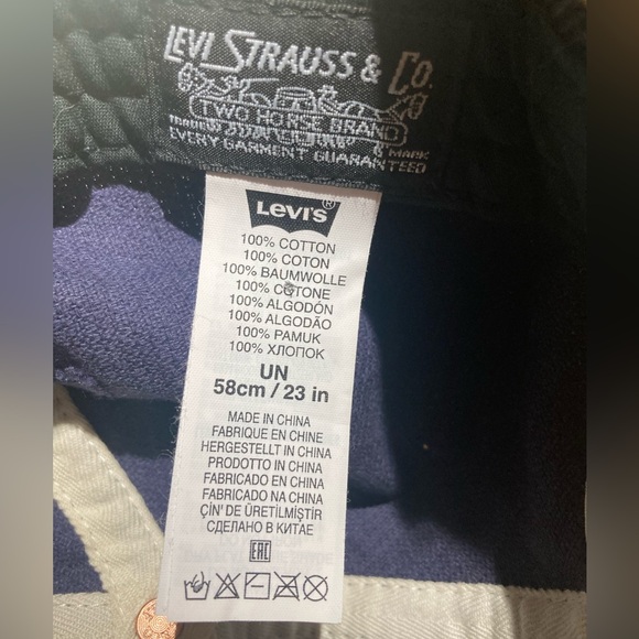 LEVI’s corduroy, snapback hat. - Picture 2 of 5